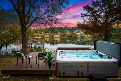 Image de *Waterfront* Lake Austin Home ~Boat Slip~ Hot Tub
