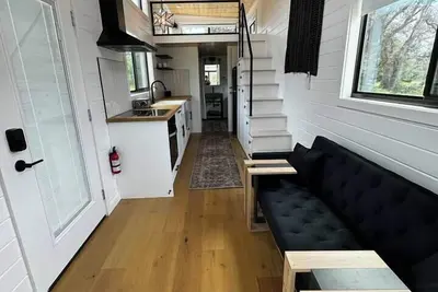 Image de Unit #5 - Modern Tiny Home in the heart of Tx Wineries