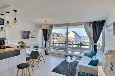 Image de Duplex Ă 2 pas du centre-ville avec balcon et vue panoramique sur la mer