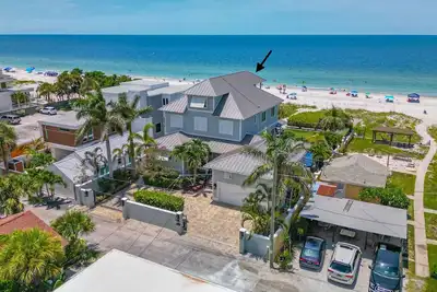Image de Spacious 6-bedroom Oceanfront Beach house w/ private pool in Indian Rocks Beach