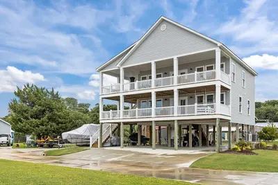 Image de Delightful, newly built 4-bedroom house in Indian Beach.