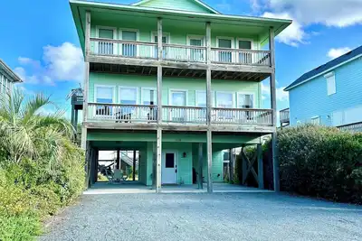 Image de Topsail Beach Retreat with Waterway and Ocean views/access