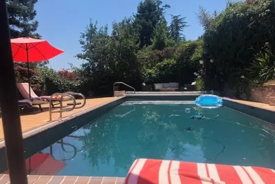 Image de Spacious 5-bedroom house in beautiful Mill Valley with pool, firepit and sauna.