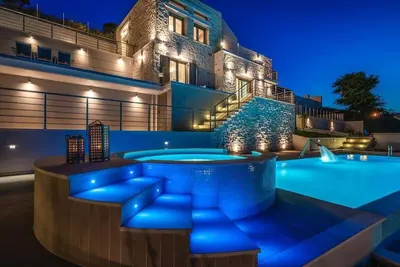 Image de Perla Seafront Villa with Pool, Jacuzzi & Bbq
