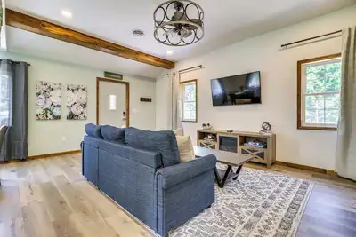 Image de Cozy Grass Lake Home w/ Patio, Fire Pit & Kayaks!