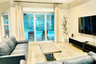 Image de Relaxation Awaits: Luxurious Vacation Home with Heated Pool near Mineral Springs