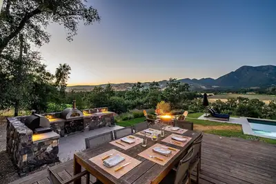 Image de Calistoga Vista -- Complimentary wine tasting at Croix included!