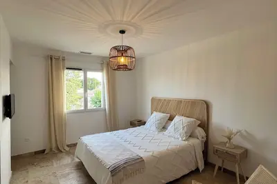 Image de Villa Sous l'Olivier de Provence. Moderne, familiale et proche d'Avignon.