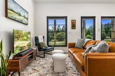 Image de Modern Chalet Adu with Hot Tub, Fire Pit & Ev Charger