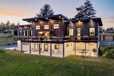 Image de Modern Chalet Lux Home with Mnt Views, Hot Tub & Ev Charger