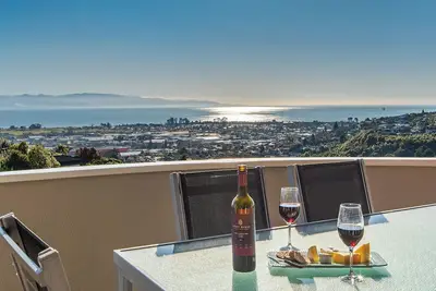 Sunny Bayview Retreat - Tranquil Hideaway with Stunning Bay Views
