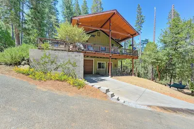 Image de My Lil' Piece of Heaven. 1 mile to Rollins Lake. Full kitchen. Dog-friendly.