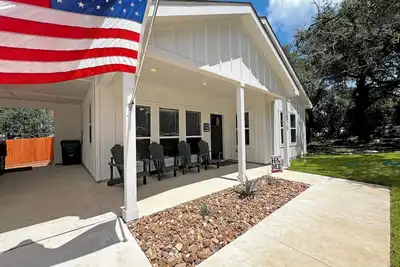 Image de Family Fun, Fresh and New Home Near Canyon Lake!