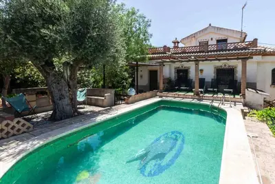 Image de Belle maison avec piscine privée et terrasse