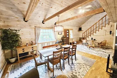 Image de Peaceful & Charming 3 Bedroom Home in Stowe!