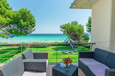 Image de Villa 'Pinada' avec vue sur la mer, terrasse privée et Wi-Fi