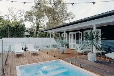 Image de Fuller Holidays - 'Soul' a stylish entertainer with pool, Byron Town