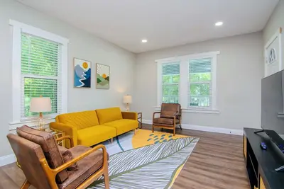 Image de 4 Seasons of Winter in Tampa Heights - Unit 3
