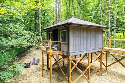 Fire Pit: Tree-Lined Gem in Cosby