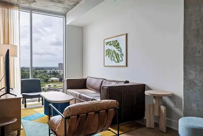 Image de Rainey St 1br | Heated Pool | Gym | Bar | Dt Atx