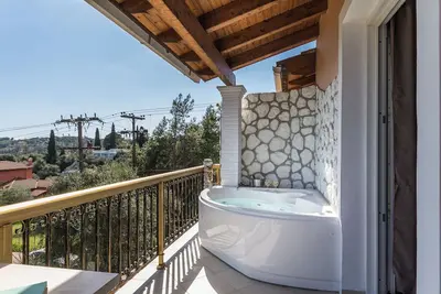 Image de Aloe Seaview Apartment with private Spa Tub by Konnect, Dassia