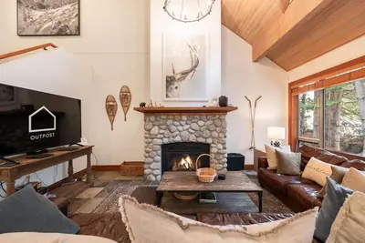 Image de Townhome | Private hot tub | Bbq | A/C | Pets