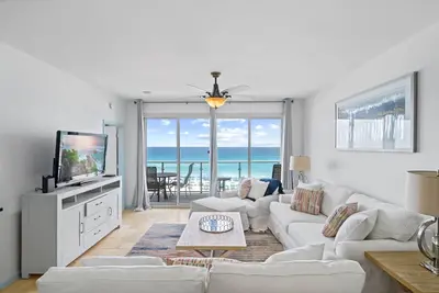 Image de Stunning 2-Bedroom Gulf Front Location!