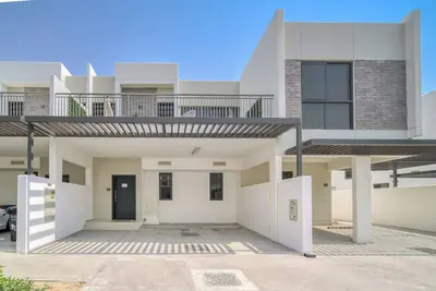 Image de 4br Home Private Pool in Damac Hills 2, DubaiLand دبي