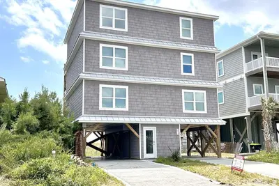 Image de New 6 Bedroom 4. 5 Bath House, Oceanfront, Elevator, Sleeps 16