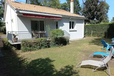 Image de maison indépendante proche plages avec grand terrain clos