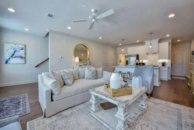 Image de Coastal Tide - Luxury Townhome - Book for Football Season!