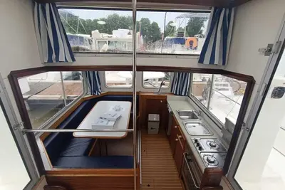 Image de Séjour atypique sur une Pénichette vintage avec terrasse - Pontailler-sur-Saône