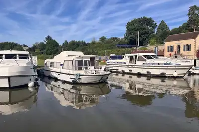 Image de Séjour insolite en bateau sur le canal à Châtillon-en-Bazois, 8 personnes