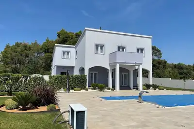Image de Grande maison avec piscine