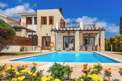 Image de Aphrodite Hills Junior J032