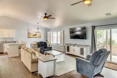 Image de 3 Mi to Lake: Home w/ Hot Tub in Show Low