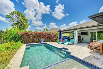 Image de Saltwater Pool & Game Room: Gulf Coast Retreat