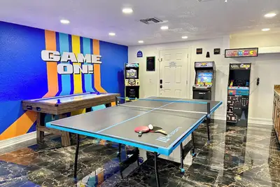 Image de Heated Pool- Outdoor oasis! New Epic Arcade Room! + Fire Pit, Grill, Outdoor Tv