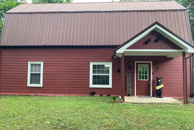 Image de Unique barn shaped 2 bedroom cabin in Rogersville Tn with Ac, WiFi, dogs ok,