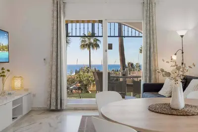 Image de Pool and garden apt by Costarentals - Ref 253