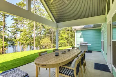 Image de Lakefront McCormick Retreat w\/ Patio & Pool Access