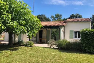 Image de Maison de Vacances. \nSpacieuse, agréable pour vacances familiales. Bien située.
