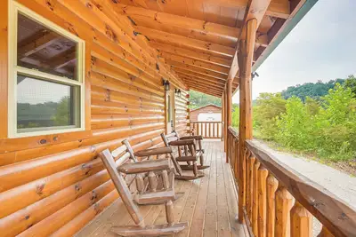 Image de Chillicothe Cabin Near Hocking Hills State Park!