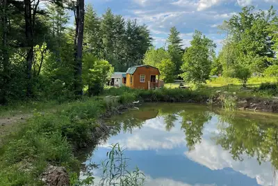 Image de HideAway Tiny Cabin. In the Mountains Ac Bathroom. Shower. \nDog Friendly.