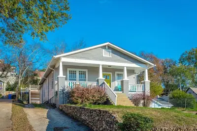 Image de Two Entire Houses Downtown!