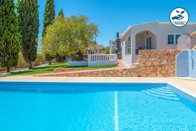 Image de Charming Villa With Private Pool, Jacuzzi, Gardens - Perfect For Relaxation