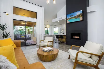 Image de Luxurious 2 Bedroom Townhome with a Heated Pool, Hot Tub, an Unbeatable Location