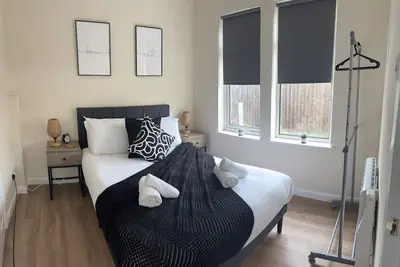 Image de Appartement-Exécutif-Salle de bain privée séparée-Vue sur Rue-Central Swindon