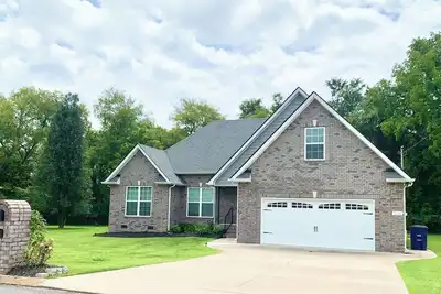 Image de New 4 Bdrm house in Shelbyville - great neighborhood, 2 mi to Cooper Steel Arena
