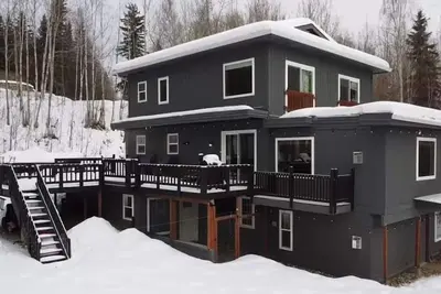 Image de Spacious 5-bedroom house in peaceful Fairbanks with Sauna + Spectacular Views\n